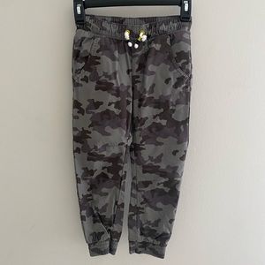 ✨Cat & Jack Boys(s) layered camo joggers✨